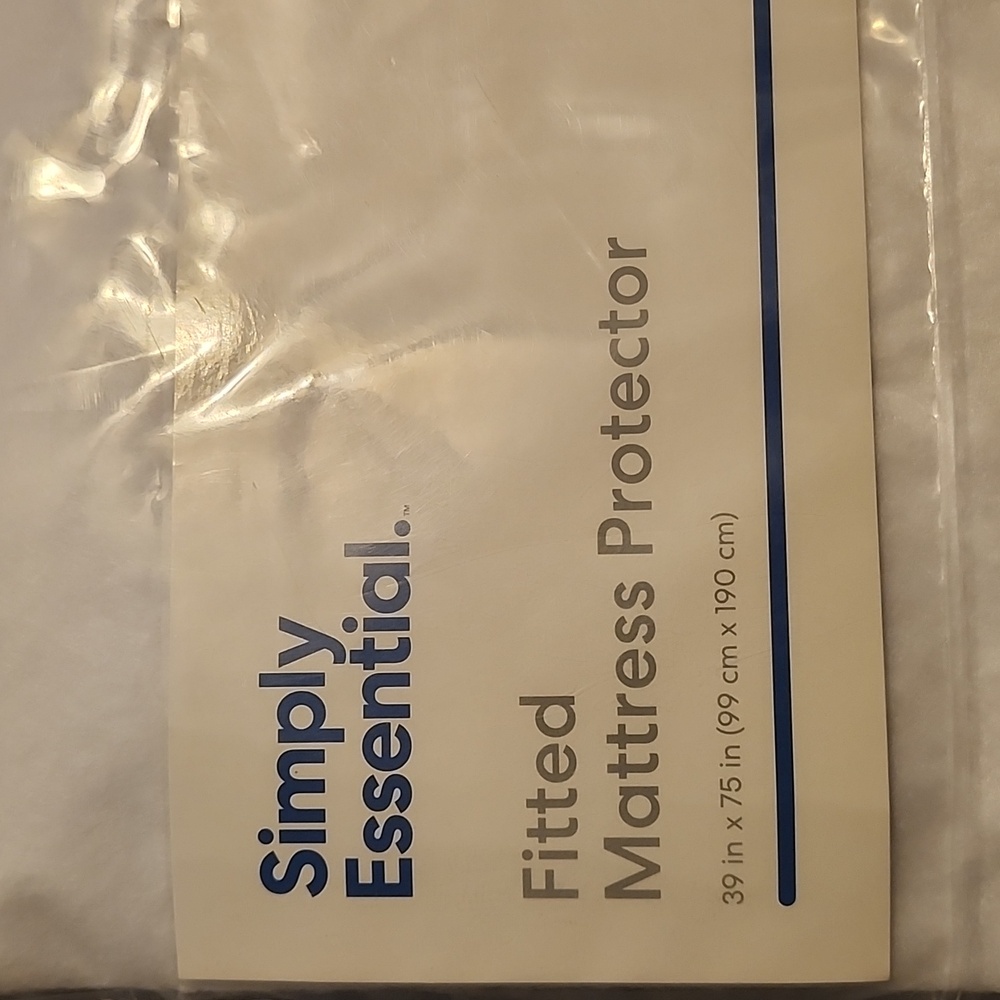 Fitted Matress Protector - Picture 5 of 6